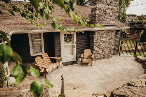 HEAVENLY Portage Lakes water front 4-bedroom cottage with HOTTUB, dog friendly! - Boutique