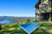 SkyHaüs @Lake Burton - World-Class Views, Infinity Hot Tub, 3 Grills, & Porches. - Villa