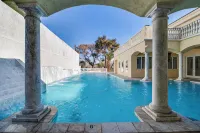 15,000 sqft Mansion 5 min from strip! 1.5 acre compound. - Villas