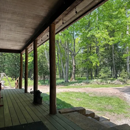 Bear's Den, A cozy 3-bedroom cabin in mature woods on Neebish Island with WiFi