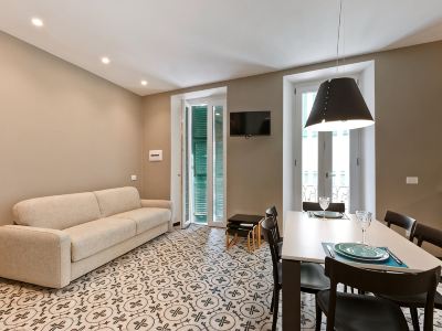 Via ROMA 52 Large Apartament (up to 8)
