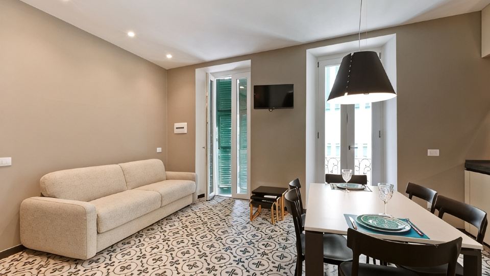 Via ROMA 52 Large Apartament (up to 8)