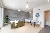Petone City Studio with Outdoor Space