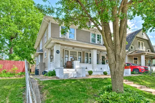 Historic Pet-Friendly Home in Downtown(One side of duplex) - Bungalow