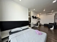 Landmark Residence 2 by Dehoz Suites