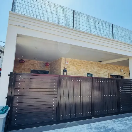 Spacious Home in Central Melaka for Families 10 pax, Chill & Relax at Extra Wide Balcony, COMFY HILL