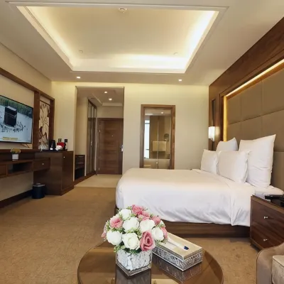 Weekend Hotel Sari Отели рядом с достопримечательностью «Банкетный зал Moonlight»