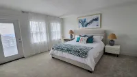 Luxury Mountain Retreat | Beautiful Zen Interiors | Minutes to Transit - balcony
