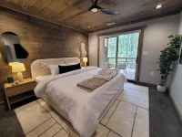 Lux Blue Ridge Cabin, Hot tub, Swing, & PingPong!