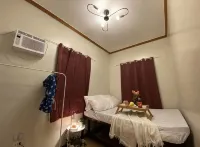 Jala Jala Casita Blanca Tiny House and Farm Stay with Mountain View and Pool - Mountain View