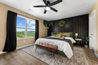New! 3BR Condo, Private Hot Tub, Close to Strip