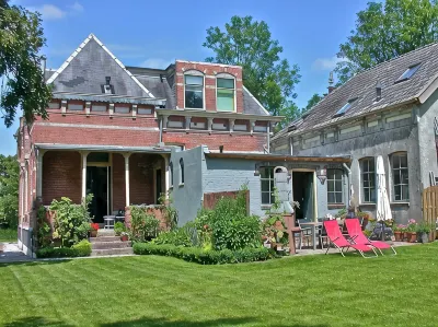 Completely renovated former coach house of villa “Hoeve Ceres” from 1898 Hotels in 
