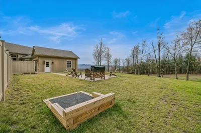 Heavenly View Luxury with Country Charm Sleeps 16 Game Room in Hedgesville WiFi Hotels in 