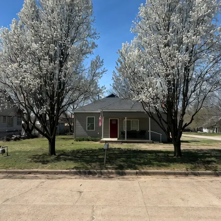 Adorable New Remodeled 3BR 2 BA quiet neighborhood!