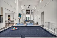 Gorgeous 6br Villa in Lovely Austin wt Massive Pool & Hot Tub + Goats & Chickens - 4-Star