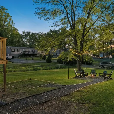 Charming 3 bedroom home minutes from NRG featuring a fire pit/outdoor games