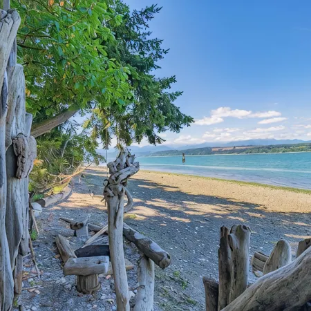 Private Beach in Little Norway, Hot Tub, 4000 sqft and more!