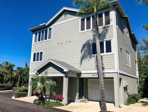Updated Townhome, Secluded Beach + Pool