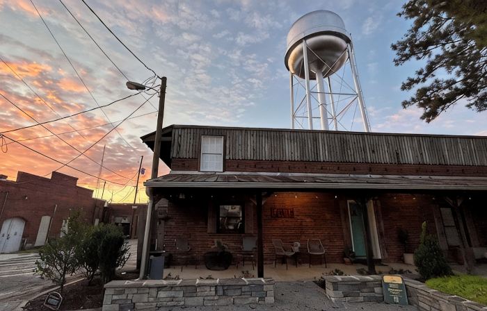 Supercool 2-Bedroom Modern Rustic Loft in Downtown Eatonton, Near Lake Oconee