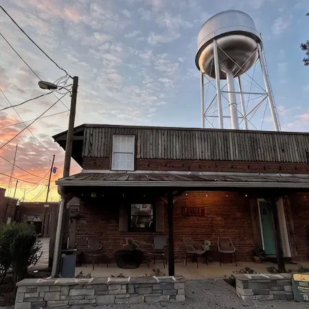 Supercool 2-Bedroom Modern Rustic Loft in Downtown Eatonton, Near Lake Oconee
