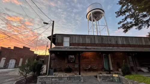 Supercool 2-Bedroom Modern Rustic Loft in Downtown Eatonton, Near Lake Oconee