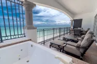 Grand Residences Riviera Cancun, All Inclusive - Hot Tub