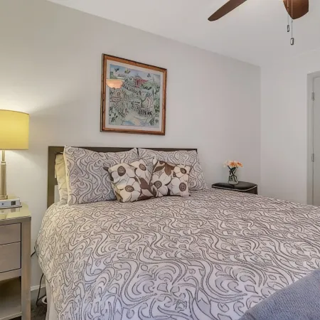 Cozy & Clean, Pet Friendly Belvedere Cottage, 2 blocks to Forsyth Park.
