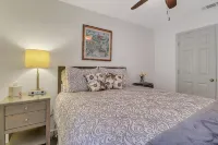 Cozy & Clean, Pet Friendly Belvedere Cottage, 2 blocks to Forsyth Park. - Country Houses