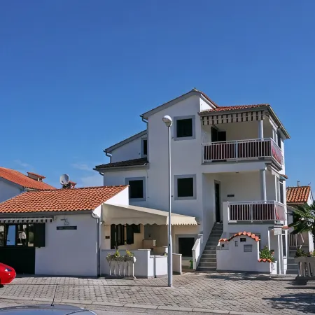 Large apartment just 300m from the beach in Porec
