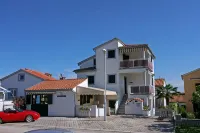 Large apartment just 300m from the beach in Porec - 2-Star