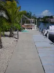 %Off Luxury Home, Waterfront, 5 Mins from Ocean, 80FT Dock, Hot Tub - อ่างจากุชชี่