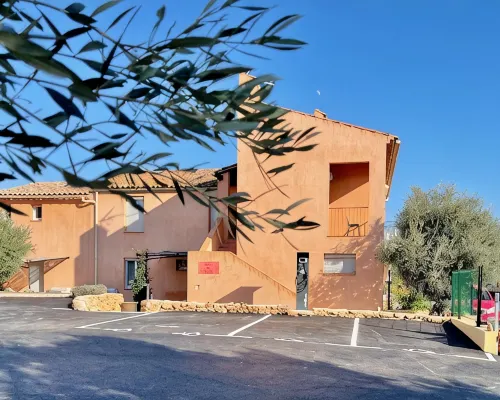 Detached house |50 m from Capelan beach |Climatised |Parking |Private garden Hotels in Bandol