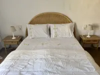 Spacious duplex, beautiful view of the golf course and sea. 120 m2. 5 mn from the beach - 陽台