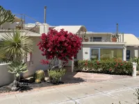 Large bungalow w/private pool, few min. from the sea, protected inner courtyard. - Private Pools