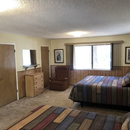 Mountain cabin with fireplace. Minutes away from Shaver Lake and China Peak.