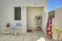 Beachside 880  beachfront luxury Apartment with Sunset views from the balcony. - Apartments