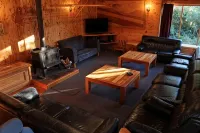 Character Log Lodge with Great Mountain Views - Mountain view
