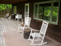 Casual comfort between Boone & Sugar. A retreat w/ soul, High Country centered. Hotels in Seven Devils