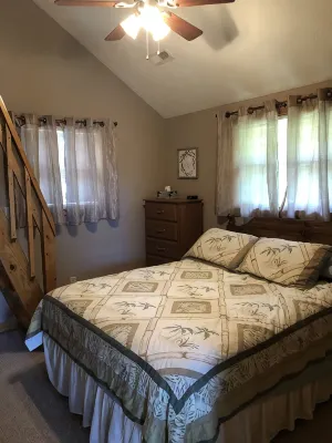 Lake front home, Hot tub, Boat dock near Flat Hollow Marina in Speedwell Tn. - 2-Star