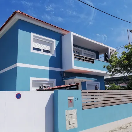 Lisbon Beach Apartments 2. Beach 500 Mts, terrace, barbecue, pets welcome.