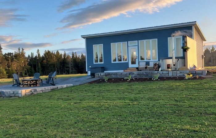 Coastal Cottage with panoramic coastal views of the awe inspiring Bay of Fundy