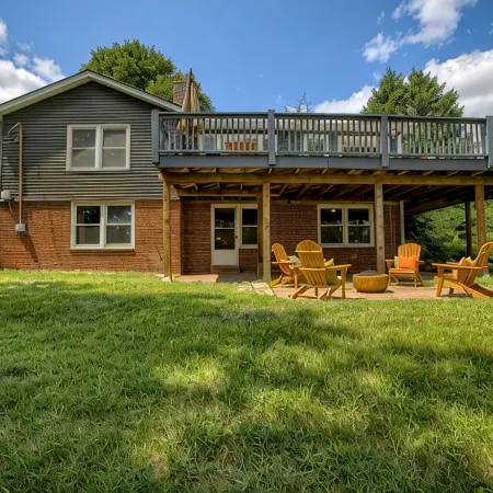 5BD Charming Home - Pool Table & Backyard