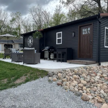 Cozy Lake Cottage on Dewart Lake , 1 Mile from Blue Barn Berry Farm, Hottub!