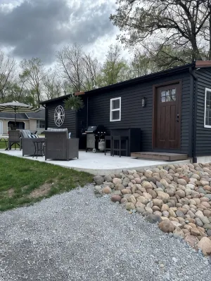 Cozy Lake Cottage on Dewart Lake , 1 Mile from Blue Barn Berry Farm, Hottub! - 3-Star