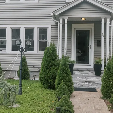 Charming 3 bed/2 bath town home with gorgeous back yard