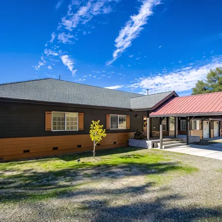 Cheerful Home with Spa near Yosemite & Bass Lake