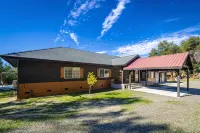 Cheerful Home with Spa near Yosemite & Bass Lake - Boutique