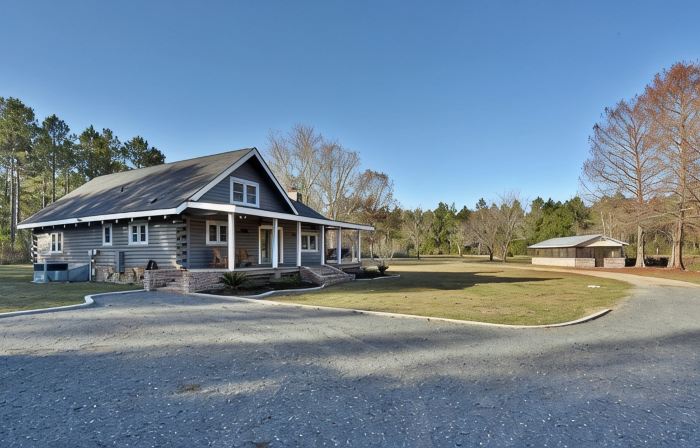 Charming 3-bedroom cabin in fabulous Leesburg with AC, WiFi