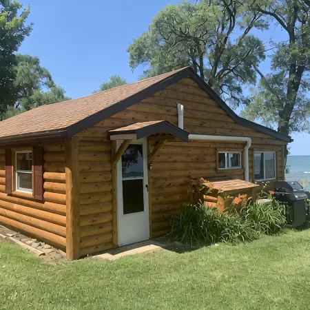 Enjoy the views at this Gorgeous Lakeside Get-away!