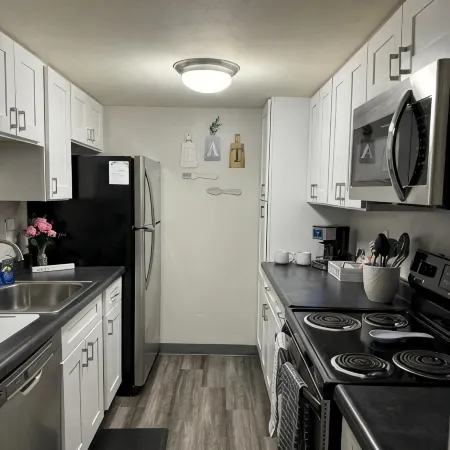 Cozy apartment in superb Monroeville with fitness room, WiFi, AC
